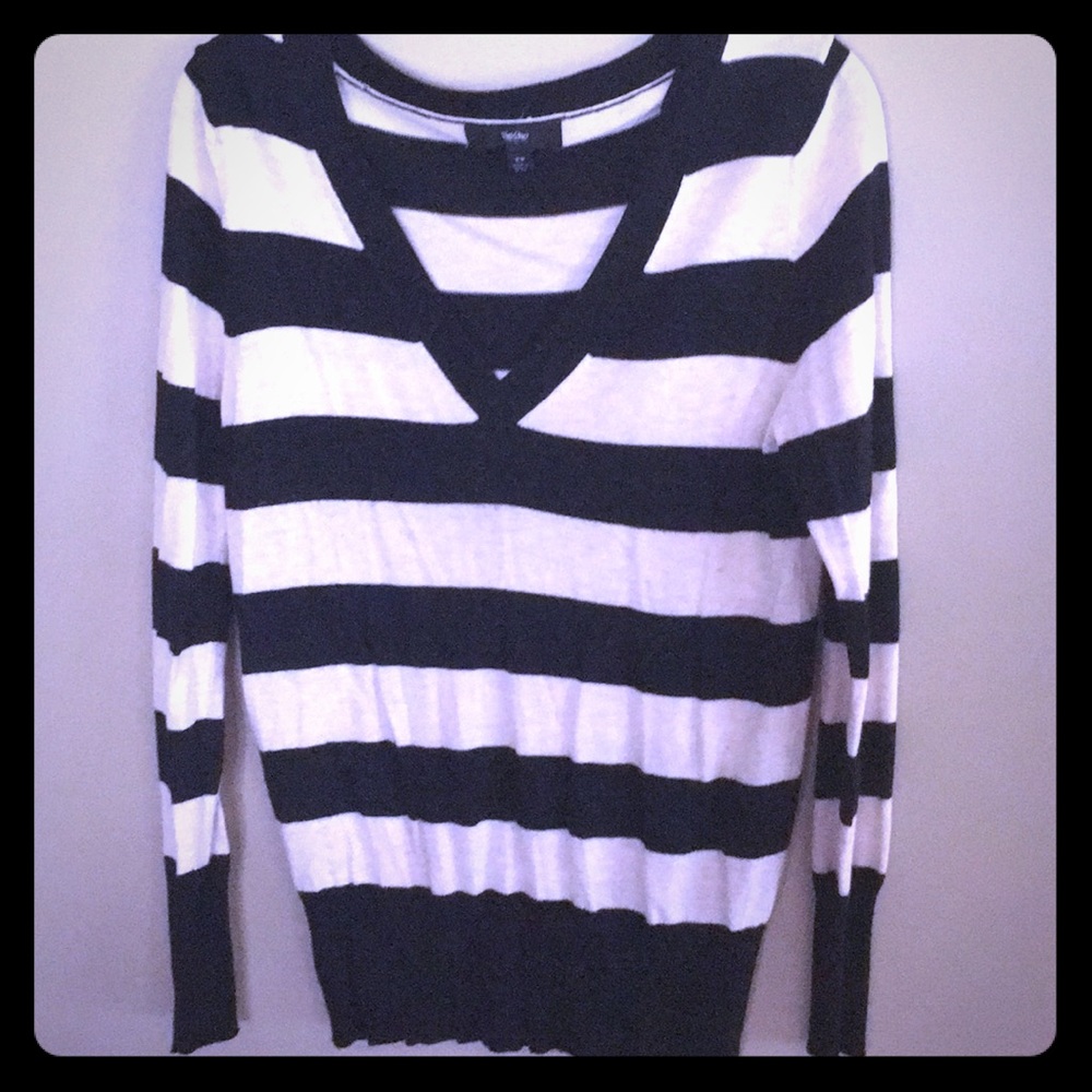 Lightweight sweater